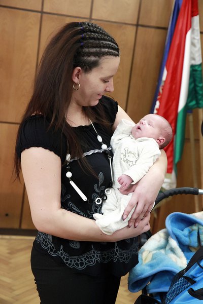 Első újszülött a megyében 2012-ben2