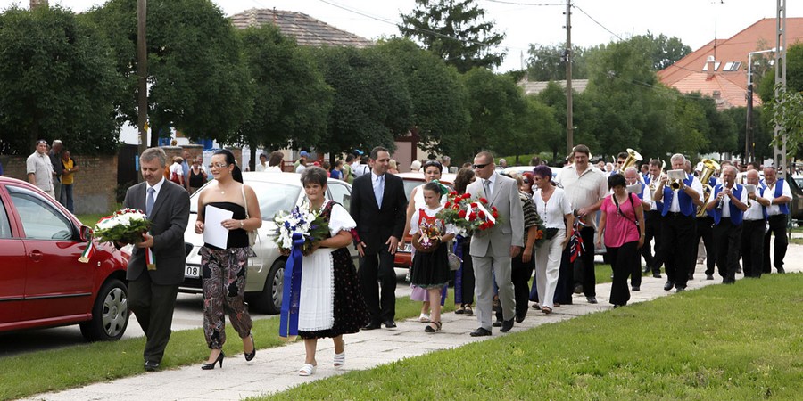 Falunap - Koszorúzás1